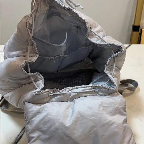 Blogilates Lilac gym backpack - Picture 4 of 9